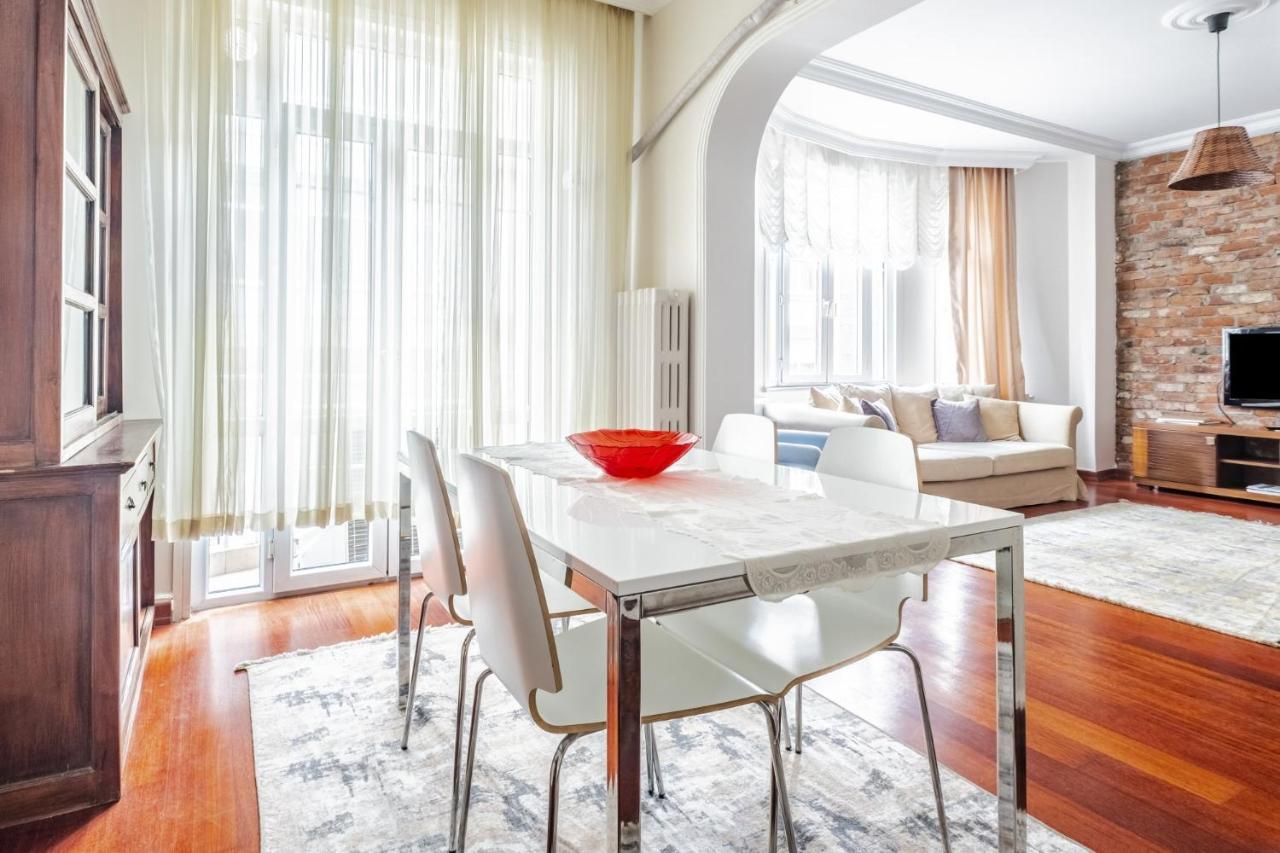 Centrally Located Apartment With Balcony In Sisli Istanboel Buitenkant foto