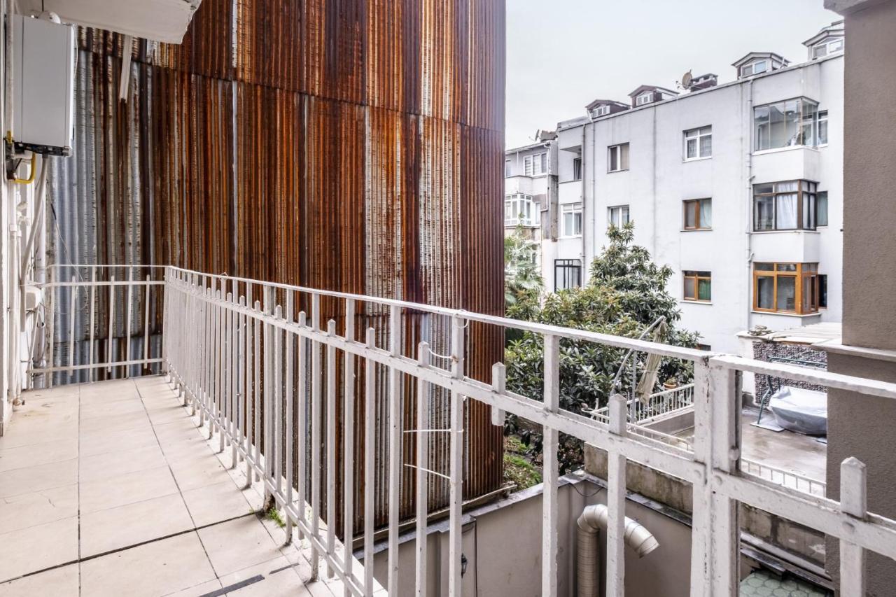 Centrally Located Apartment With Balcony In Sisli Istanboel Buitenkant foto
