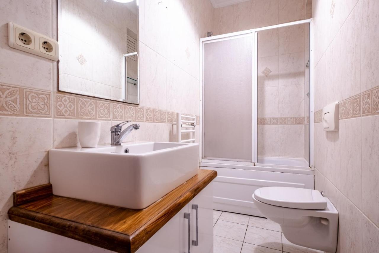 Centrally Located Apartment With Balcony In Sisli Istanboel Buitenkant foto