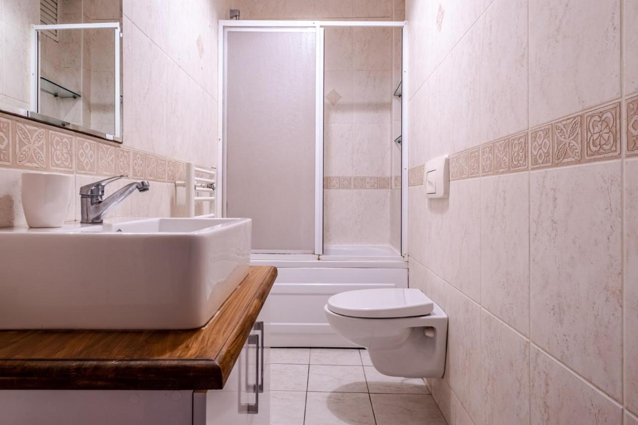 Centrally Located Apartment With Balcony In Sisli Istanboel Buitenkant foto